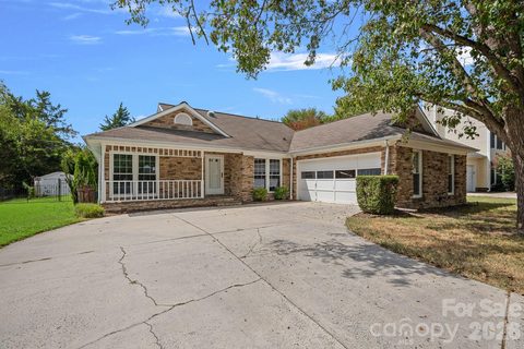 10243 Fairway Ridge Road active home in Raintree, Charlotte, NC