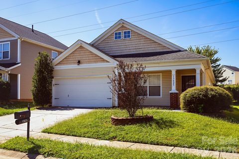 13825 Purple Bloom Lane active home in Dilworth Chase, Charlotte, NC