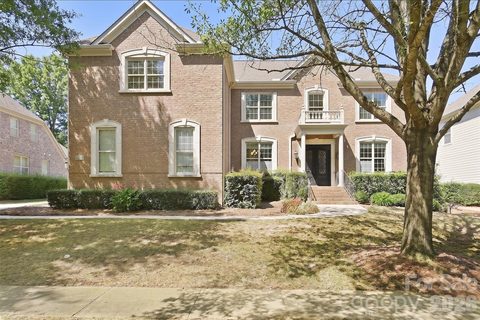 5828 Copperleaf Commons Court active home in Enclave, Charlotte, NC