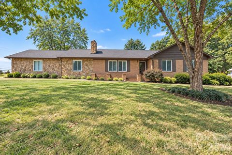 1953 Crestdale Lane pending home in Valley View Park, Newton, NC