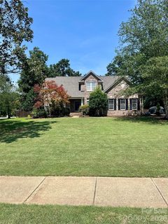 2107 Heath Lake Drive active home in Heathfield, Mint Hill, NC