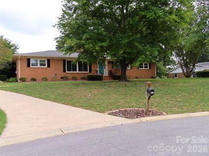 122 Chanticleer Court active home in Coulwood Hills, Charlotte, NC