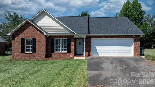 1420 Farmington Hills Drive pending home in Farmington Hills, Conover, NC