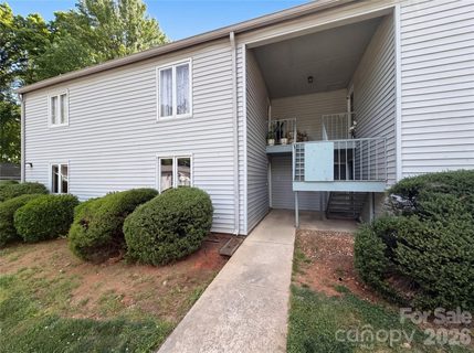 2020 Stoney Point Lane active home in Sharon Lakes, Charlotte, NC
