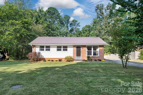 220 Richmond Hill Drive pending home in Richmond Hill Park, Asheville, NC