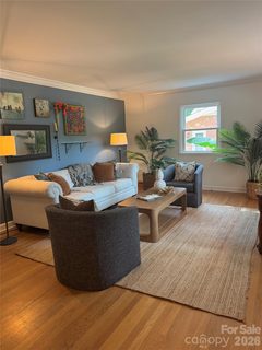 1309 Worcaster Place active home in Cotswold, Charlotte, NC