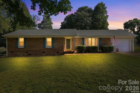 105 Stoneybrook Road pending home in Stoneybrook, Salisbury, NC