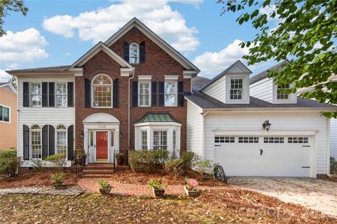 7128 Broadford Court pending home in Wilshire, Charlotte, NC