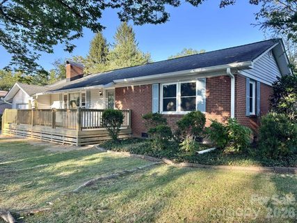 1225 Pinebrook Circle active home in Pinebrook, Hendersonville, NC