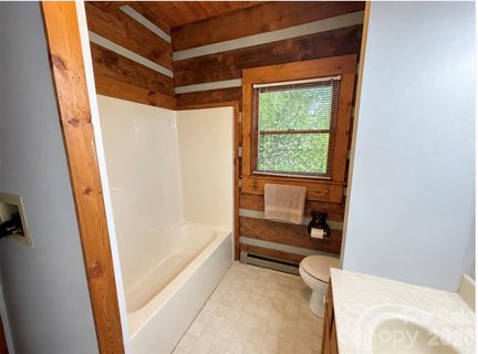 100 Creek Bend Road active home in Hannah Springs, Waynesville, NC