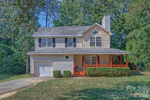 7742 Red Robin Trail active home in Lakehaven Estates, Denver, NC