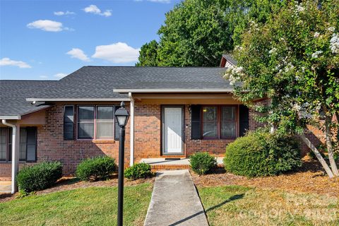 147 Glenwood Drive active home in Parkwood Villas, Rock Hill, SC
