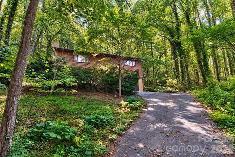 8 Shadywood Circle active home in Sunset Ridge, Asheville, NC