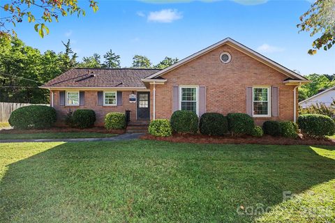 7331 Briardale Drive pending home in Sharon Forest, Charlotte, NC