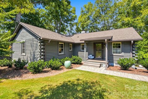 Browns Cove, Charlotte