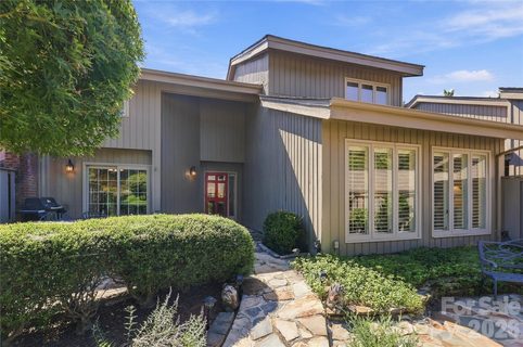 4921 Torrey Pines Court pending townhome in Carmel South, Charlotte, NC