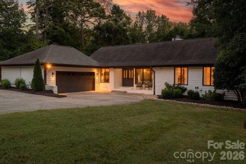 3525 Windbluff Drive pending home in Raintree, Charlotte, NC