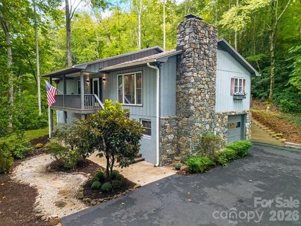 Homes in Knob Creek, Pisgah Forest