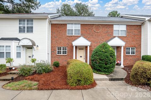 4210 Melrose Club Drive pending home in Melrose Townhomes, Matthews, NC