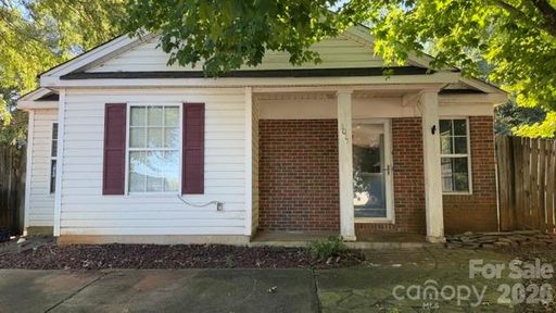 3017 Winners Circle pending home in Southern Chase, Concord, NC