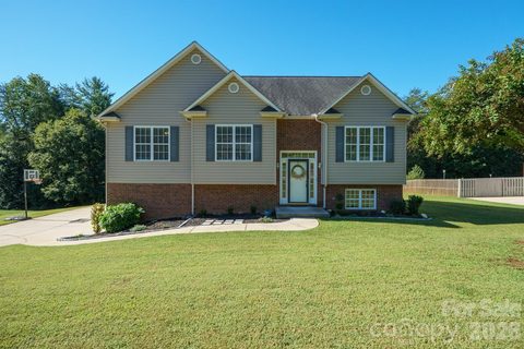 Homes in Lake Acres, Hickory