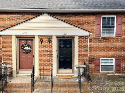 11011 Hunter Trail Lane active condo in Lexington Commons, Charlotte, NC
