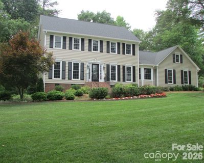 Homes in Olde Williamsburg, Fort Mill