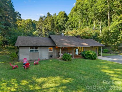 537 Winchester Creek Road active home in Balsam Heights, Waynesville, NC