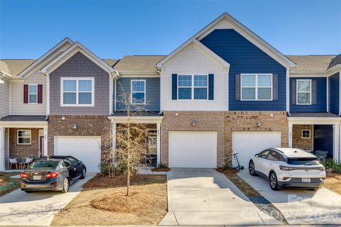 807 Gable Oak Lane active townhome in Windhaven, Fort Mill, SC