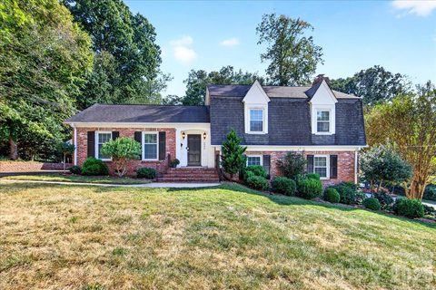 2936 Burnt Mill Road pending home in Huntingtowne Farms, Charlotte, NC