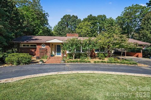6536 Reddman Road active home in Coventry Woods, Charlotte, NC