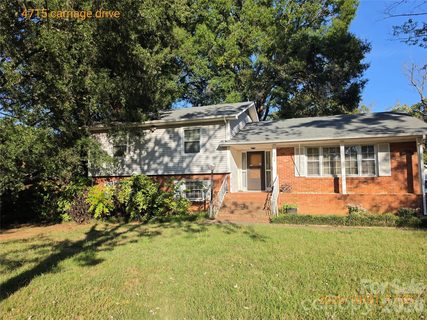 4715 Carriage Drive Circle pending home in Central Park, Charlotte, NC