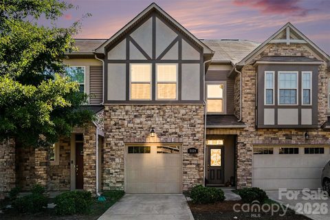 5624 Garrow Glen Road active townhome in Stonehaven At Berewick, Charlotte, NC