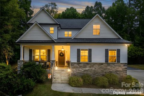 419 Spruce Place active home in Winecoff Hills, Concord, NC