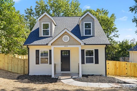 2825 Mayfair Avenue pending home in Mayfair, Charlotte, NC