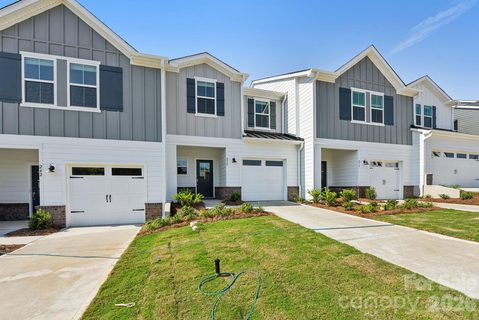 476 Markridge Loop active townhome in Meadows At Wilson Farms, Fort Mill, SC