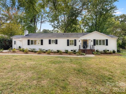 4218 Chelmsford Road pending home in Cotswold, Charlotte, NC