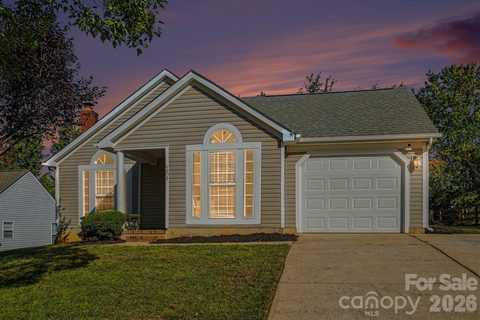 4609 Avalon Forest Lane active home in Devonshire, Charlotte, NC