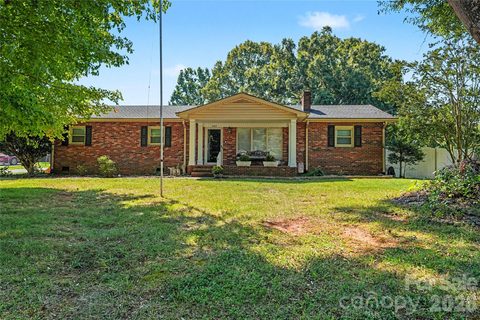 Homes in Sandy Ridge Acres, Hickory