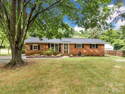 4320 Craig Avenue active home in Cotswold, Charlotte, NC