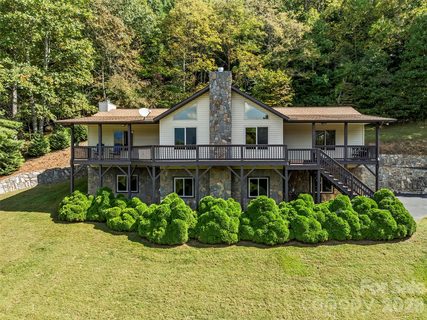 1090 Maple Springs Drive active home in Maple Springs, Waynesville, NC