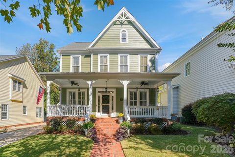 544 Glen Walk Drive active home in Baxter Village, Fort Mill, SC