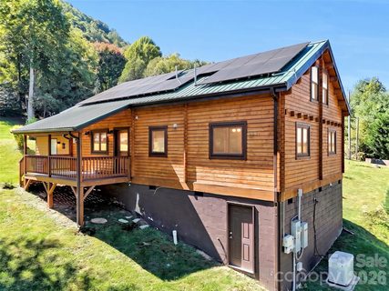 200 Linsonwood Ridge active home in Linson Ridge, Waynesville, NC