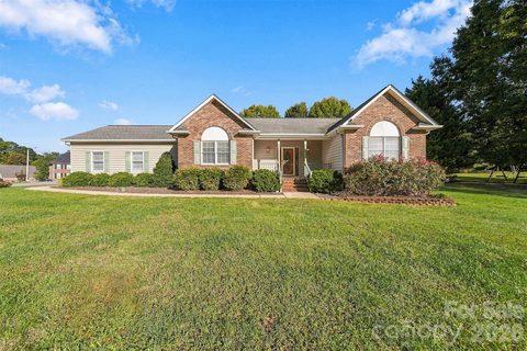 1119 Edgefield Lane pending home in Walnut Creek, Newton, NC