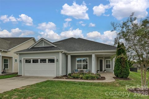 6136 Raven Rock Drive pending home in Trilogy Lake Norman, Denver, NC