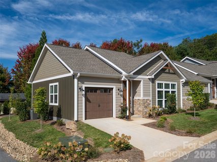 8 Heartleaf Circle active townhome in Laurelwood Village, Arden, NC