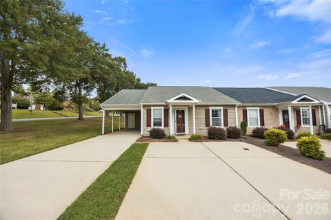 A home in Cramerton Oaks