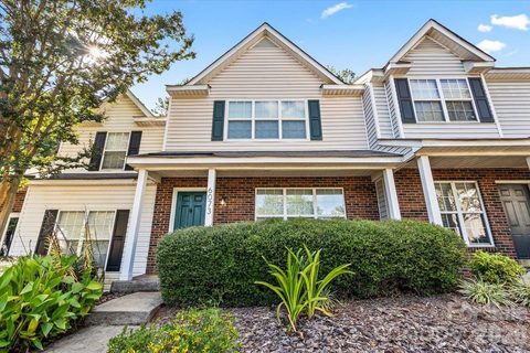 6073 Cougar Lane active townhome in Huntington Ridge, Charlotte, NC
