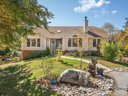 23 Old Applewood Lane active home in Old Applewood Hollow, Hendersonville, NC