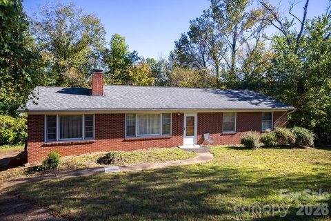 8 Governors Court active home in Pinehurst Park, Asheville, NC